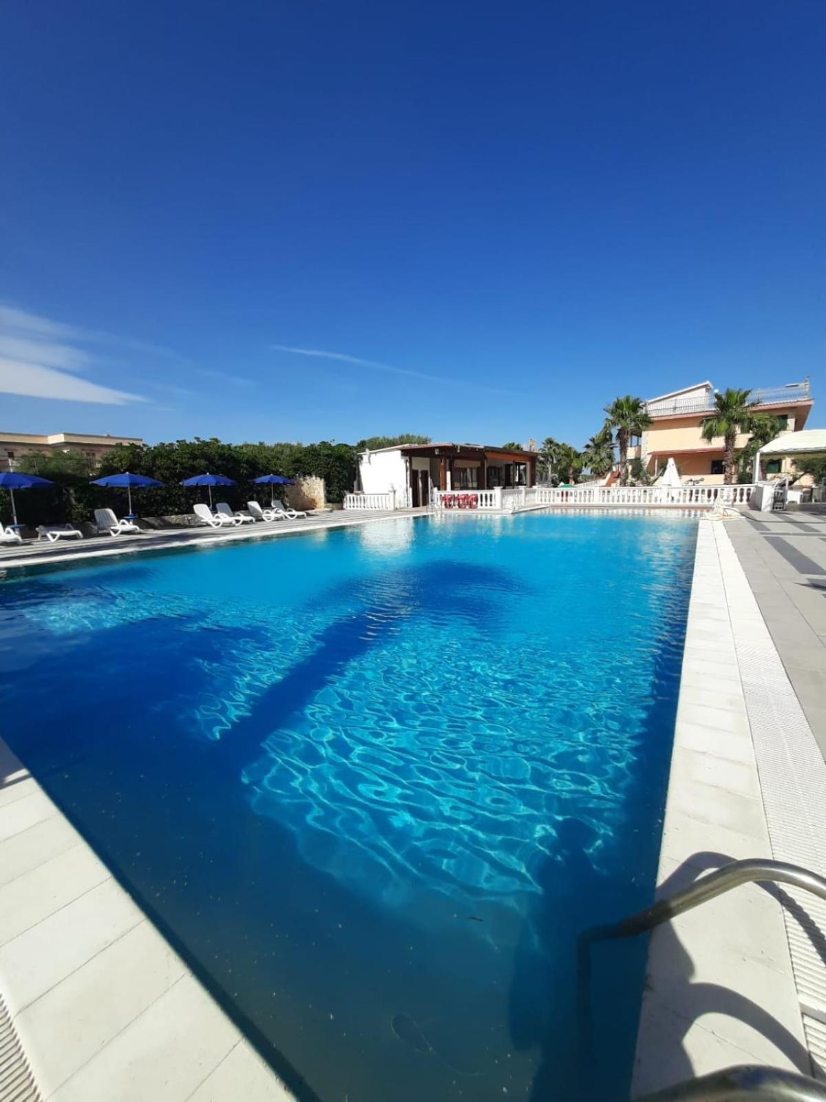 Residence Parco Del Sole โรดิการ์กานิโก ภายนอก รูปภาพ